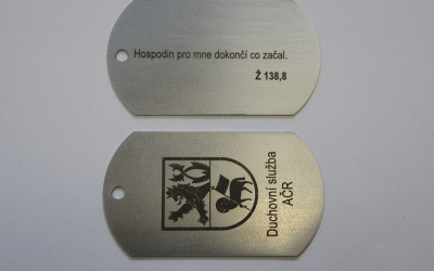 "Psí známka" s Biblickým citátem.