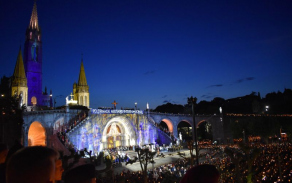 Mariánský průvod se svícemi