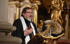 Povzbuzení patriarchy Butty do službě v armádě. 