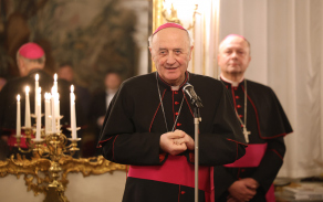 Dnes v podvečer se v Arcibiskupském paláci na Hradčanském náměstí v Praze uskutečnilo tradiční adventní setkání pražského arcibiskupa Jana Graubnera se zástupci Ministerstva obrany a Armády ČR