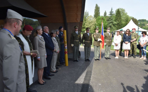 Modlitba kaplana Hašky za vojáky a jejich rodiny.
