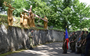 Česká křížová cesta se zamyšlením kaplana Petříčka.