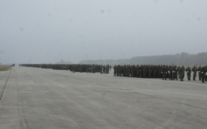 Příprava na přehlídku ke stému výročí založení Československé republiky.