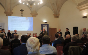 Hlavní kaplan představuje Duchovní službu v rezortu Ministerstva obrany ČR.