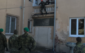 V Bechyni se vojáci učili podat pomocnou ruku