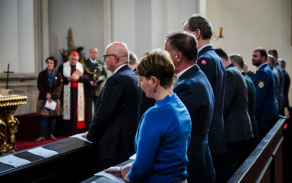 Bohoslužba slova pro vojenské kaplany NATO se konala ve vojenském kostele sv. Jana Nepomuckého.