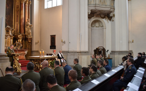 Duchovní zamyšlení a povzbuzení do služby připravil kaplan pplk. Miloslav Kloubek.