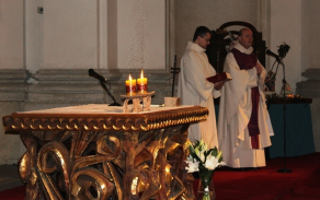 Zádušní mši svatou celebroval plk. Jaroslav Knichal, hlavní kaplan AČR