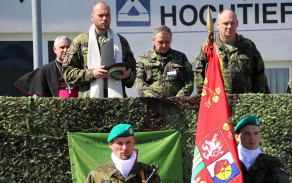 Modlitba vojenského kaplana Jana Böhma za příslušníky pěší roty AZ