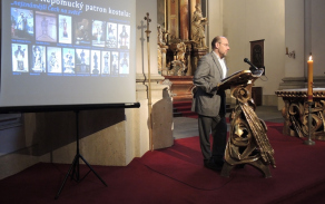 Ing. arch. Michal Ibl hovoří o výzdobě a představuje patrona kostela sv. Jana Nepomuckého.