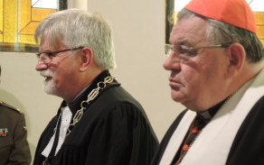 Kardinál Dominik Duka a Daniel Ženatý při bohoslužbě vyslání.