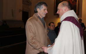 Hlavní kaplan AČR plk. Jaroslav Knichal v rozhovoru s velvyslancem Slovenské republiky v ČR Peterem Weissem