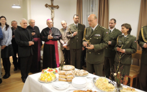 Neformální setkání po bohoslužbě vyslání na místní faře 