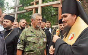 Generál Maxim a polský pravoslavný vojenský biskup Jerzy