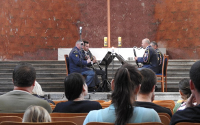 Koncert klarinetového kvarteta Vojenské hudby Olomouc ve vojenské kapli.