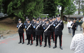 Uniformy na každém kroku.